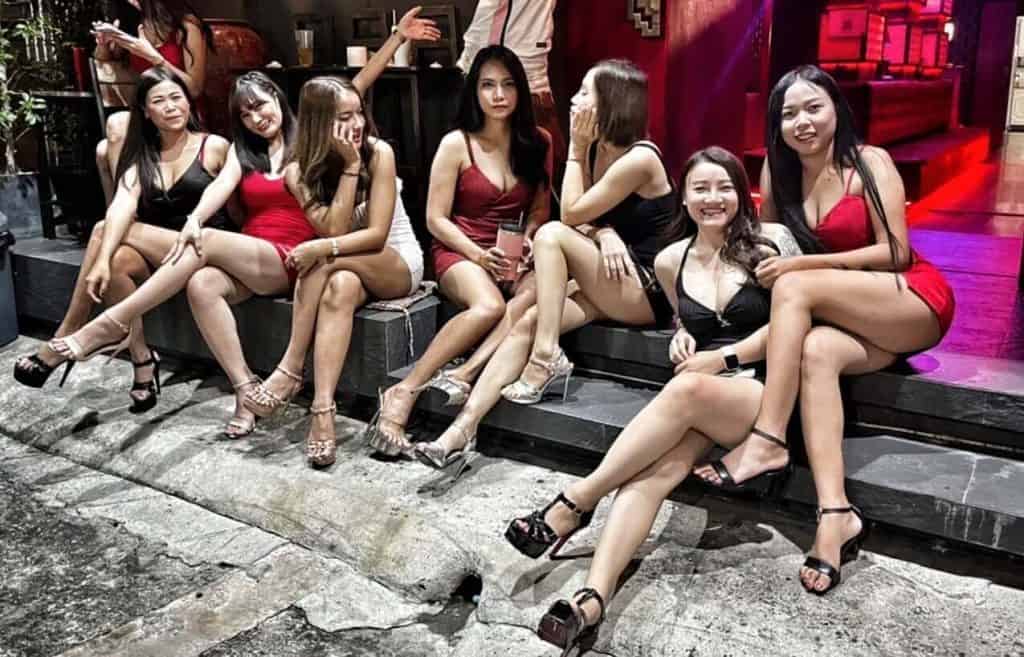 daisy-dream-soapy-massage-team Daisy Dream soapy massage girls